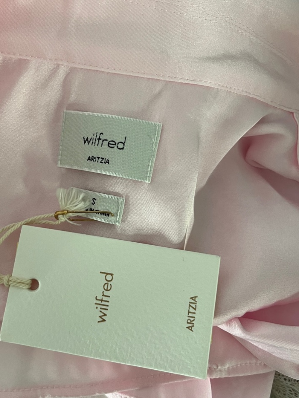 Wilfred Beso Satin Shirt from Aritzia Villia Pink Size Small NWT - Picture 5 of 9